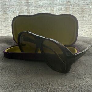 Gucci Black/Brown Oversized Sunglasses with Purple Case